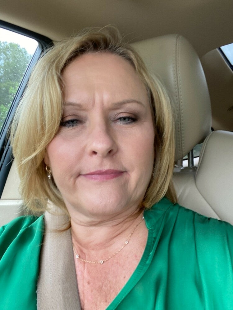 Karen G Loves Mommy Makeup - 5-stars!